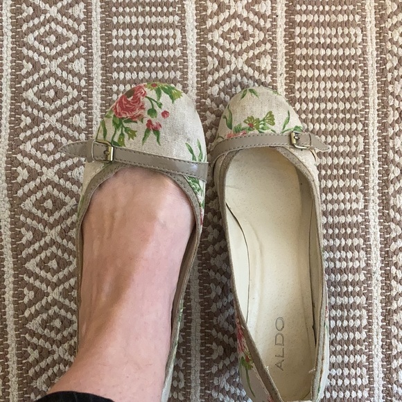 Floral Aldo Heels - Picture 4 of 5